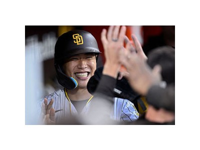 샌디에이고가 로키스 꺾고 와일드카드 경쟁에서 앞서나갔다