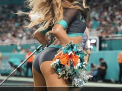 NFL 치어리더 아리아나 테일러 맥클루어가 화제